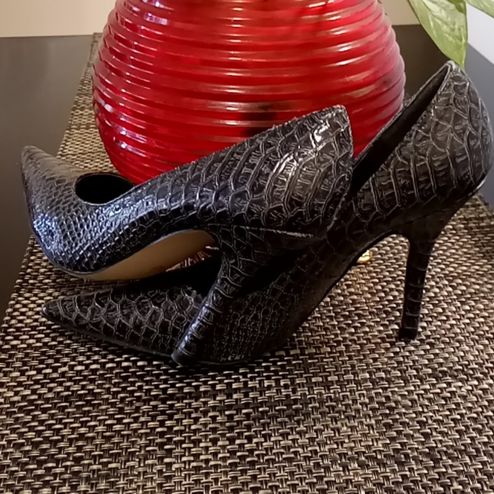 Heels - Picture 4 of 4